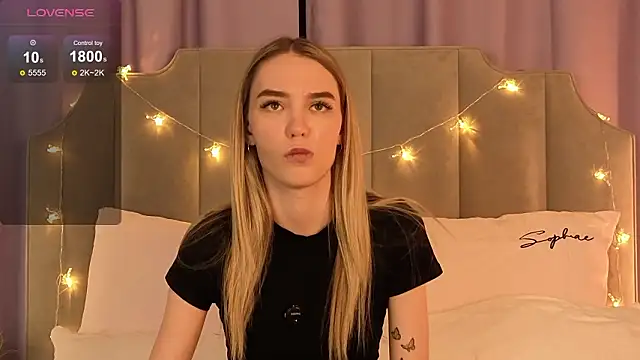 Snapshot of NikkiRyx chatting on February 4, 5:41 pm NikkiRyx online show from February 4, 5:41 pm