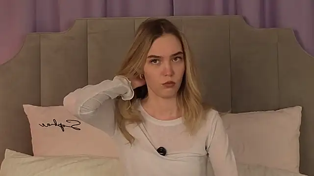 NikkiRyx online show from April 15, 3:49 pm