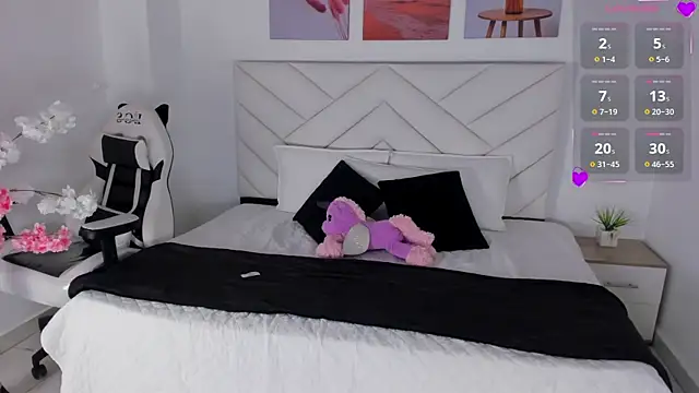 Naty Rose23 online show from April 13, 2:04 am