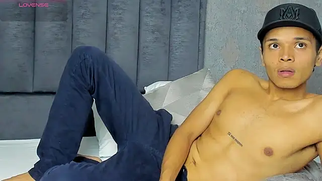 Alejandroo Montenegro online show from March 10, 12:25 am