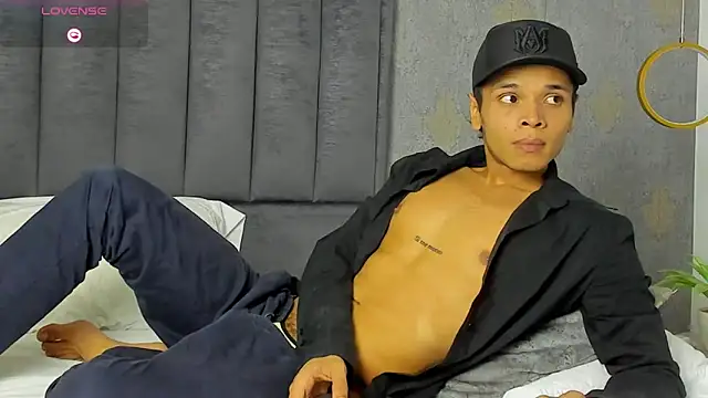 Alejandroo Montenegro online show from March 10, 9:30 pm