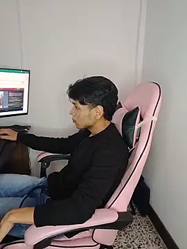 Alejandroo Montenegro online show from June 2, 9:37 pm
