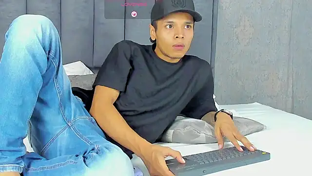 Alejandroo Montenegro online show from March 14, 1:22 am