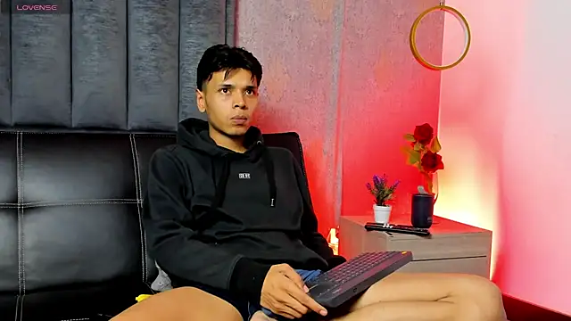 Alejandroo Montenegro online show from March 29, 11:17 pm