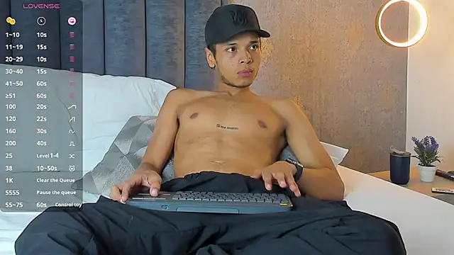 Alejandroo Montenegro online show from March 19, 9:48 pm