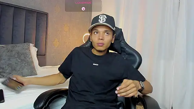 Alejandroo Montenegro online show from March 16, 9:06 pm