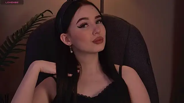 ArianaLim online show from April 24, 3:25 pm