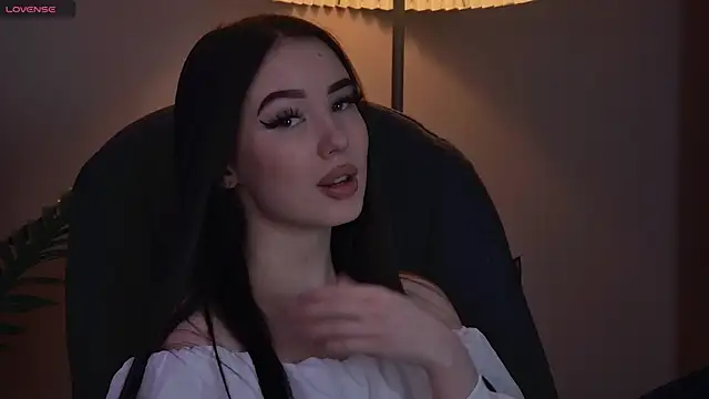 ArianaLim online show from May 3, 3:37 pm