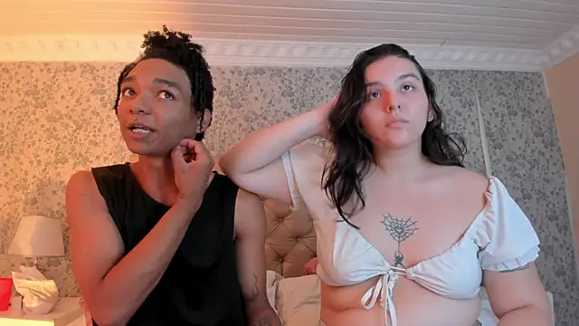 dafne and erick  online show from August 1, 4:43 am