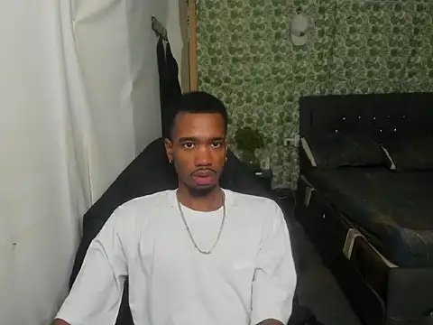Snapshot of Kofi_exotic_2 chatting on June 17, 12:32 am Kofi exotic 2 online show from June 17, 12:32 am