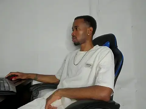 Snapshot of Kofi_exotic_2 chatting on May 27, 11:56 pm Kofi exotic 2 online show from May 27, 11:56 pm