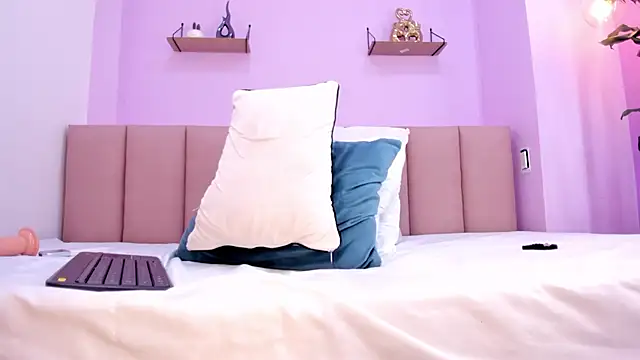 sam doll  online show from April 16, 9:39 pm