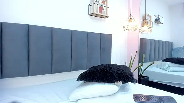 Snapshot of sam_doll_ chatting on June 1, 7:13 pm sam doll online show from June 1, 7:13 pm