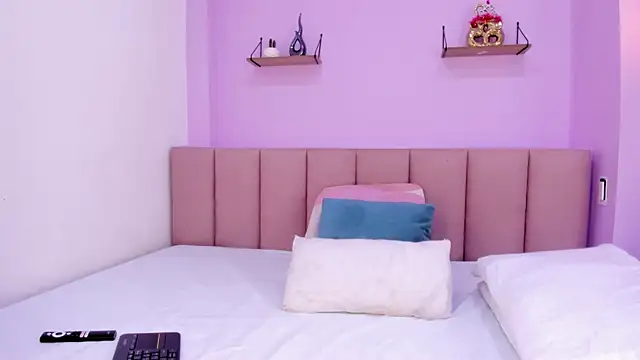 Snapshot of sam_doll_ chatting on May 7, 7:17 pm sam doll online show from May 7, 7:17 pm