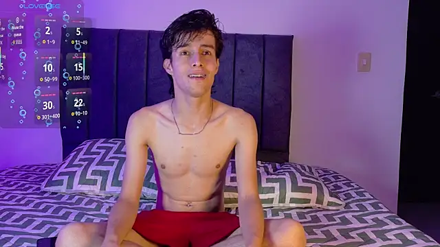 Snapshot of axxxel_twink chatting on July 17, 3:04 am axxxel twink online show from July 17, 3:04 am