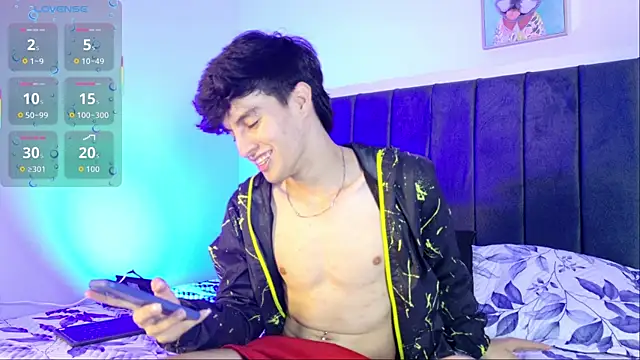 Snapshot of axxxel_twink chatting on June 5, 6:52 am axxxel twink online show from June 5, 6:52 am