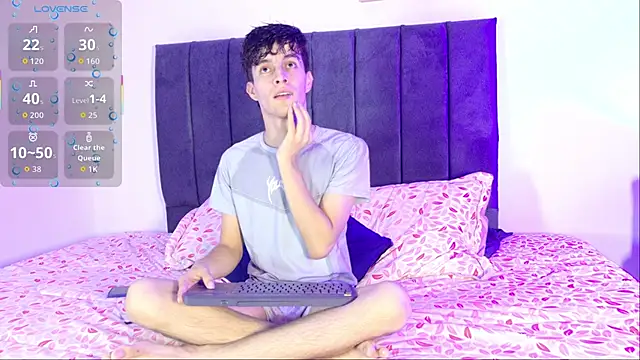 axxxel twink online show from May 29, 3:23 am
