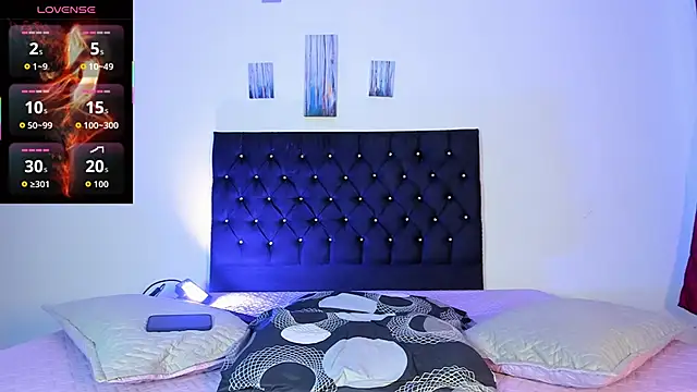 Snapshot of axxxel_twink chatting on February 24, 3:29 am axxxel twink online show from February 24, 3:29 am