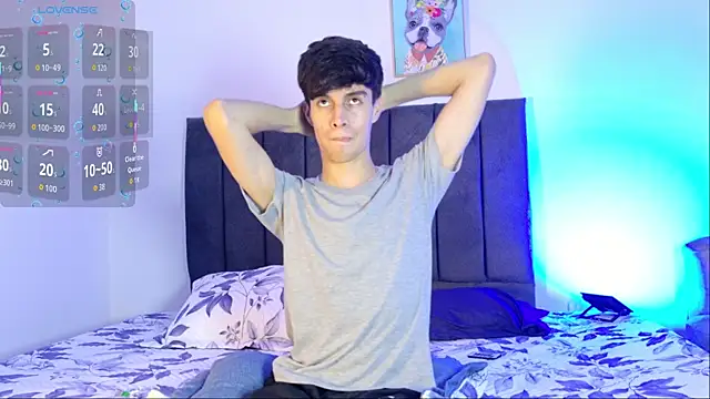 Snapshot of axxxel_twink chatting on June 3, 3:29 am axxxel twink online show from June 3, 3:29 am