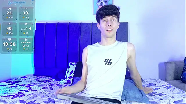 Snapshot of axxxel_twink chatting on June 5, 2:49 am axxxel twink online show from June 5, 2:49 am