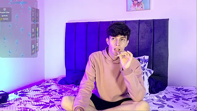 Snapshot of axxxel_twink chatting on June 7, 2:50 am axxxel twink online show from June 7, 2:50 am