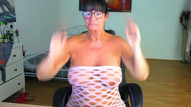 Snapshot of Sylly chatting on September 10, 6:45 am Sylly online show from September 10, 6:45 am