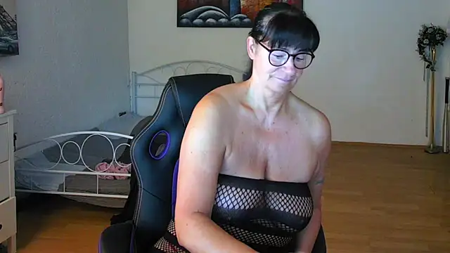 Sylly online show from May 18, 6:07 am