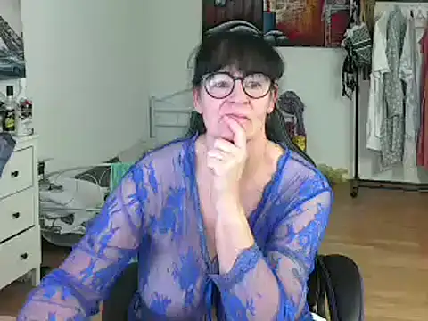 Snapshot of Sylly chatting on March 2, 11:41 am Sylly online show from March 2, 11:41 am