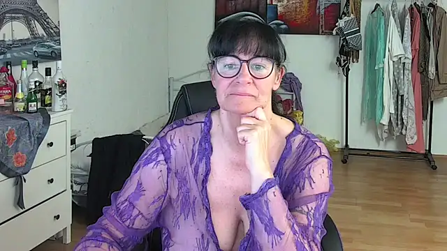 Snapshot of Sylly chatting on March 21, 3:02 pm Sylly online show from March 21, 3:02 pm