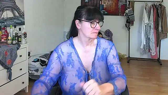 Snapshot of Sylly chatting on March 19, 11:06 am Sylly online show from March 19, 11:06 am