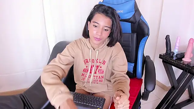 Emily bruss online show from April 14, 8:25 pm