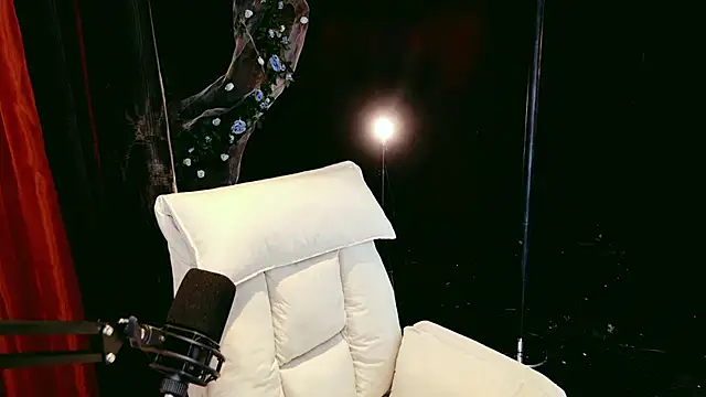 Lady-Mia777 online show from February 9, 11:52 am