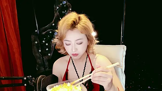 Lady-Mia777 online show from March 4, 4:20 am