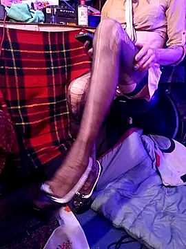 AllucyLu online show from April 3, 12:11 pm