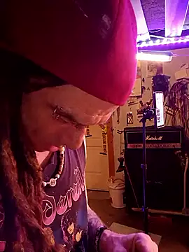 AllucyLu online show from March 2, 3:40 am