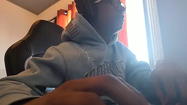 Snapshot of hormoneactivated chatting on February 8, 6:16 pm hormoneactivated online show from February 8, 6:16 pm