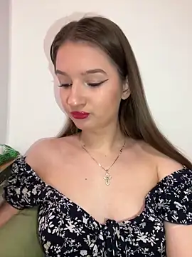 Snapshot of Green_eyes_lady chatting on May 4, 3:48 pm Green eyes lady online show from May 4, 3:48 pm