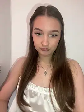 Green eyes lady online show from April 20, 1:45 pm