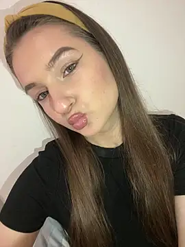 Snapshot of Green_eyes_lady chatting on May 13, 1:29 pm Green eyes lady online show from May 13, 1:29 pm