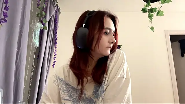 LunaMacky online show from February 9, 12:41 am