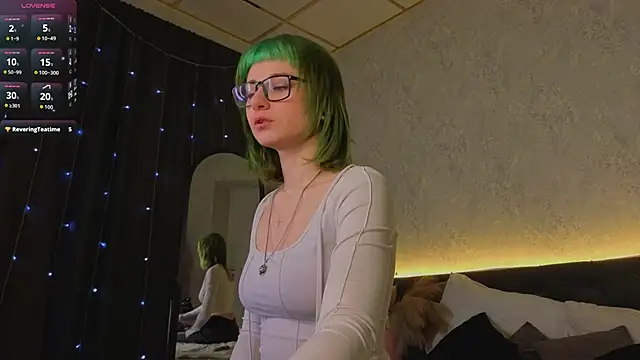 Scarle Whisper online show from April 8, 1:07 am