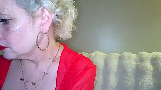 Snapshot of Blondie_the_librarian chatting on February 9, 12:41 am Blondie the librarian online show from February 9, 12:41 am