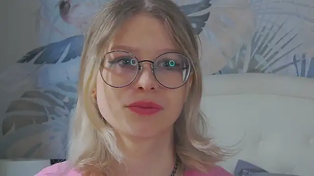 Snapshot of Ivy_Allen chatting on February 8, 6:05 pm Ivy Allen online show from February 8, 6:05 pm