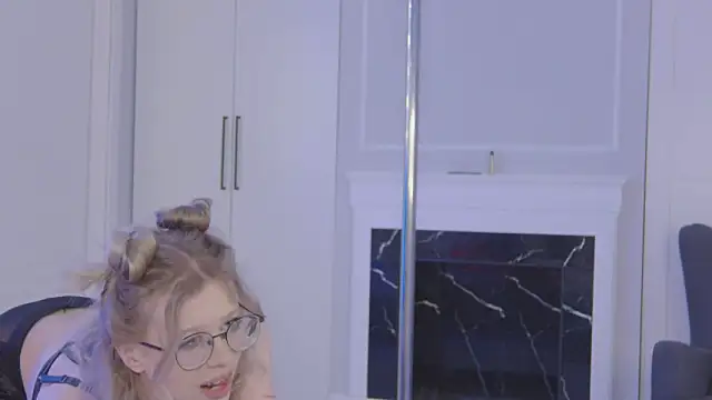 Snapshot of Ivy_Allen chatting on February 14, 5:13 pm Ivy Allen online show from February 14, 5:13 pm