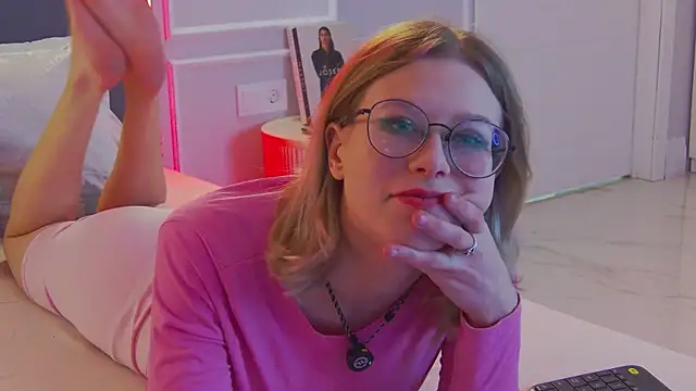 Snapshot of Ivy_Allen chatting on February 6, 5:42 pm Ivy Allen online show from February 6, 5:42 pm