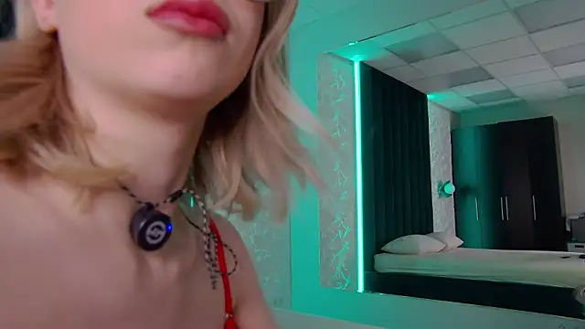 Snapshot of Ivy_Allen chatting on February 20, 5:59 pm Ivy Allen online show from February 20, 5:59 pm