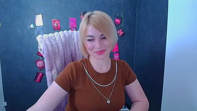 CuttieEmma online show from June 20, 1:05 pm