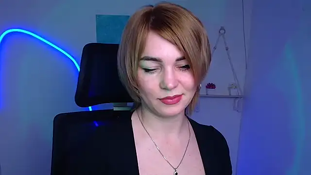 Snapshot of CuttieEmma chatting on February 12, 6:57 am CuttieEmma online show from February 12, 6:57 am