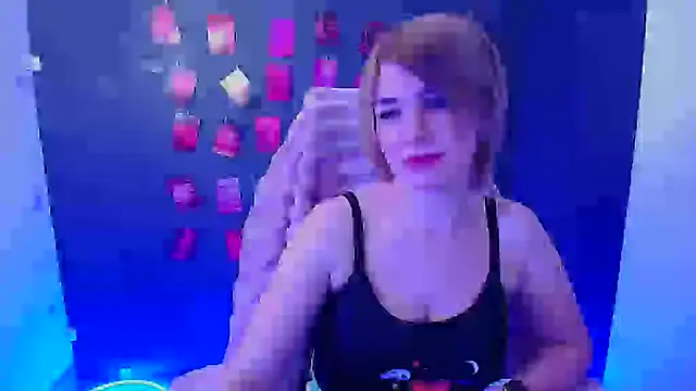 Snapshot of CuttieEmma chatting on February 16, 12:37 pm CuttieEmma online show from February 16, 12:37 pm