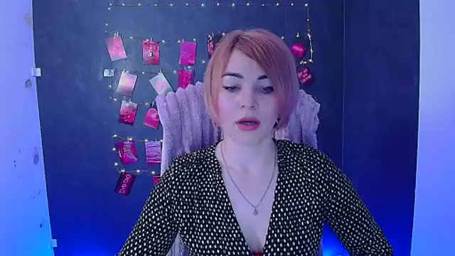 CuttieEmma online show from April 2, 11:39 am